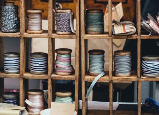 Gorgeous DIY Button Wall Art Made From Old Plates